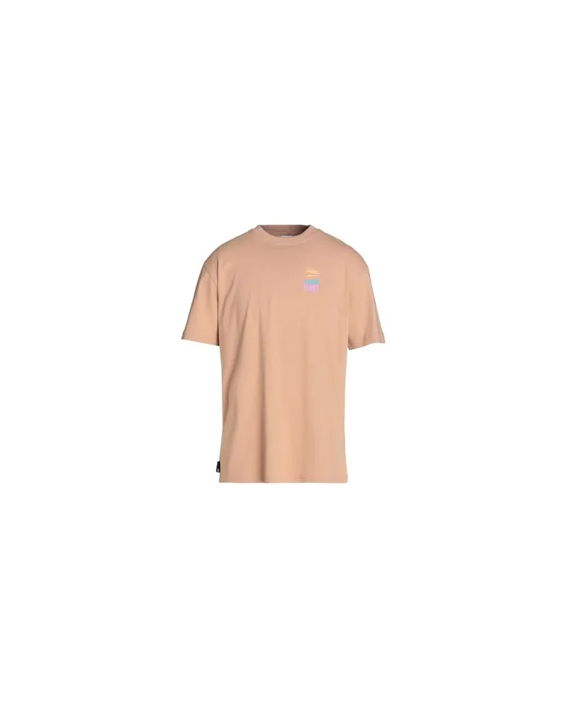 Puma DOWNTOWN Graphic Tee  - TOPS - T-shirtsauf YOOX.COM Hellbraun
