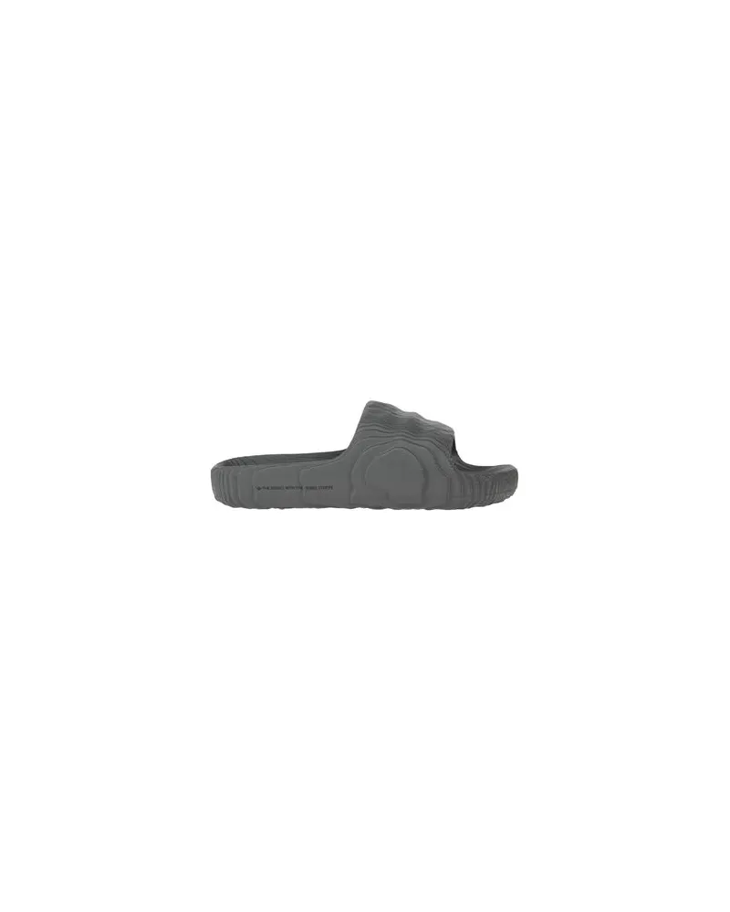 adidas ADILETTE 22 SHOES  - SCHUHE - Sandalenauf YOOX.COM Grau