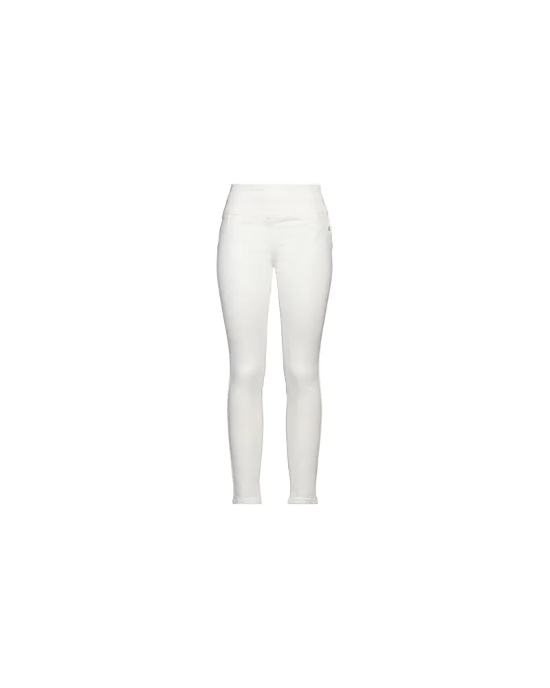 Patrizia Pepe HOSEN & RÖCKE - Jeanshosenauf YOOX.COM Weiß