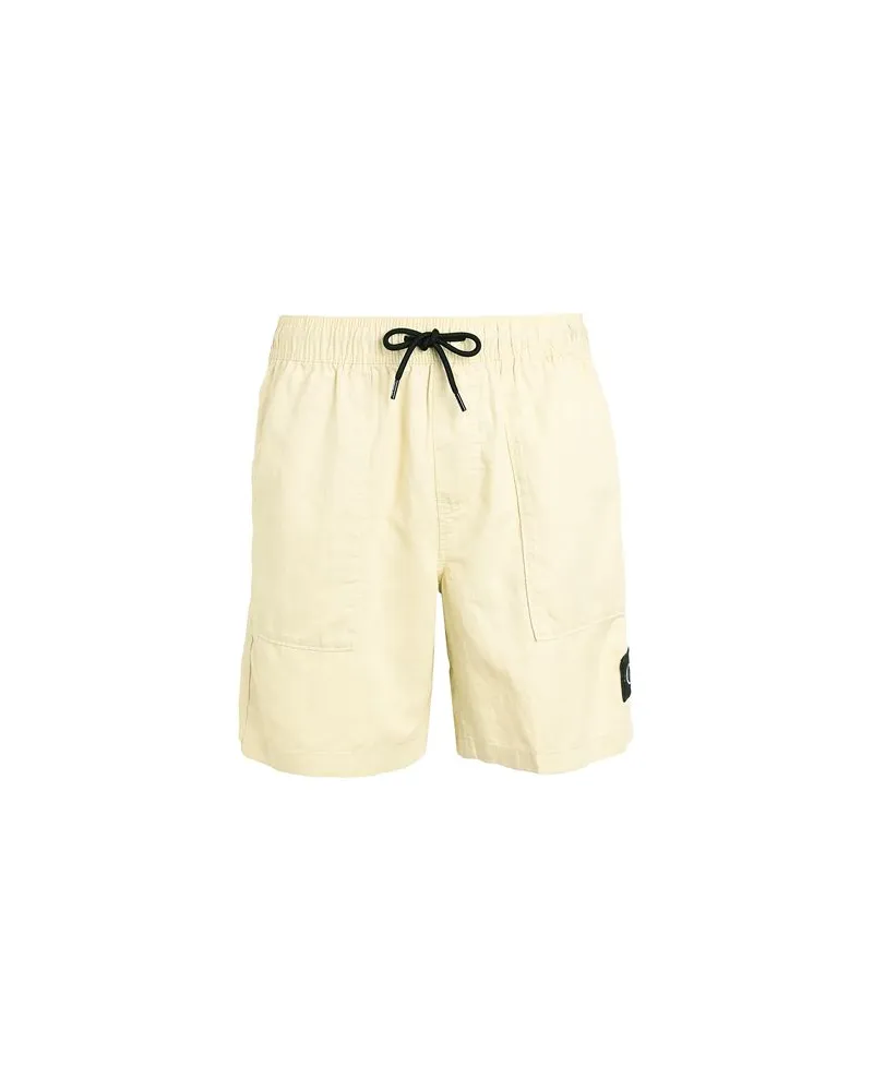 Calvin Klein HOSEN & RÖCKE - Shorts & Bermudashortsauf YOOX.COM Cremeweiß