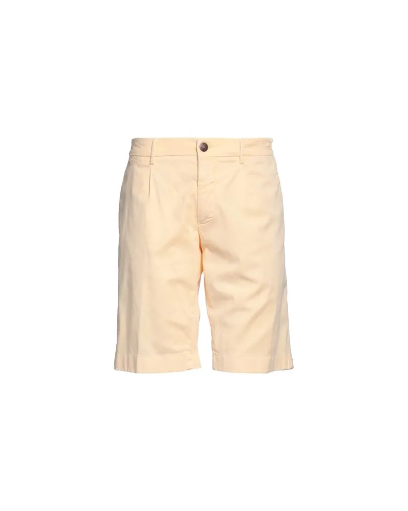 FRADI HOSEN & RÖCKE - Shorts & Bermudashortsauf YOOX.COM Pastellgelb