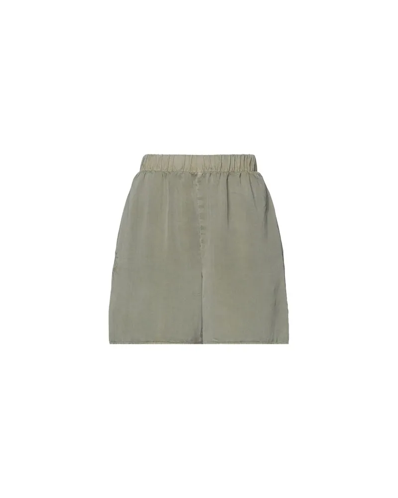 Minimum HOSEN & RÖCKE - Shorts & Bermudashortsauf YOOX.COM Salbeigrün