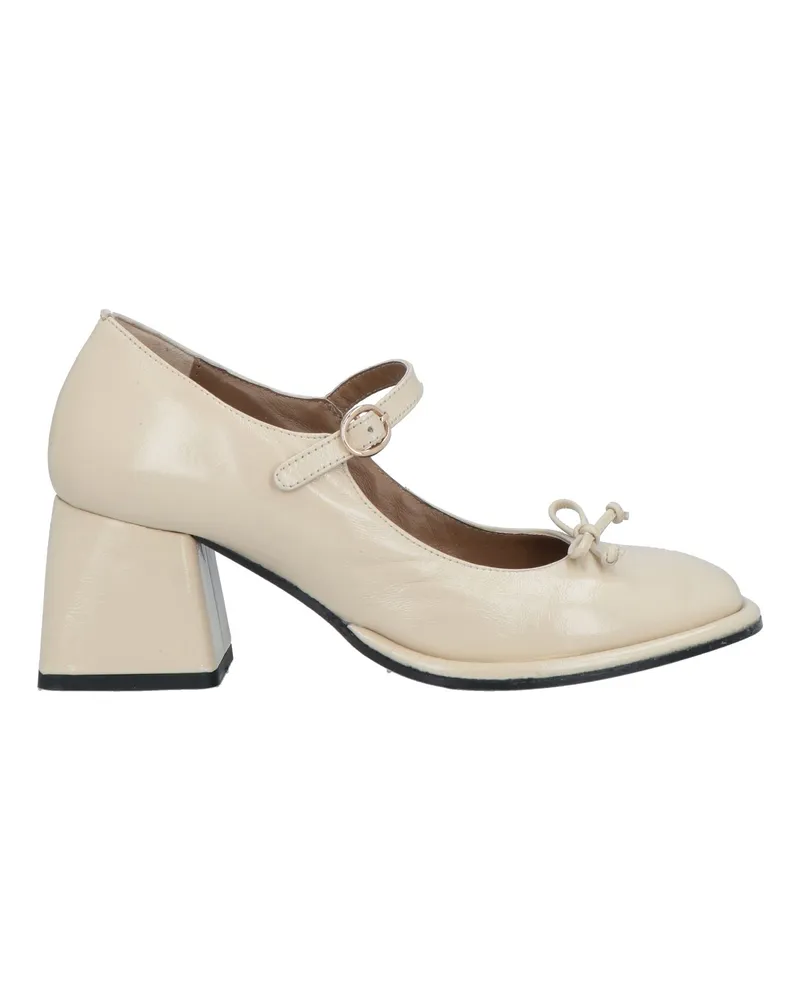 Emanuelle Vee Pumps Beige