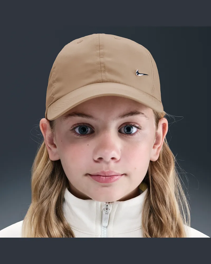 Nike Dri-FIT Club unstrukturierte Metall-Swoosh-Cap für Kinder - Braun Braun