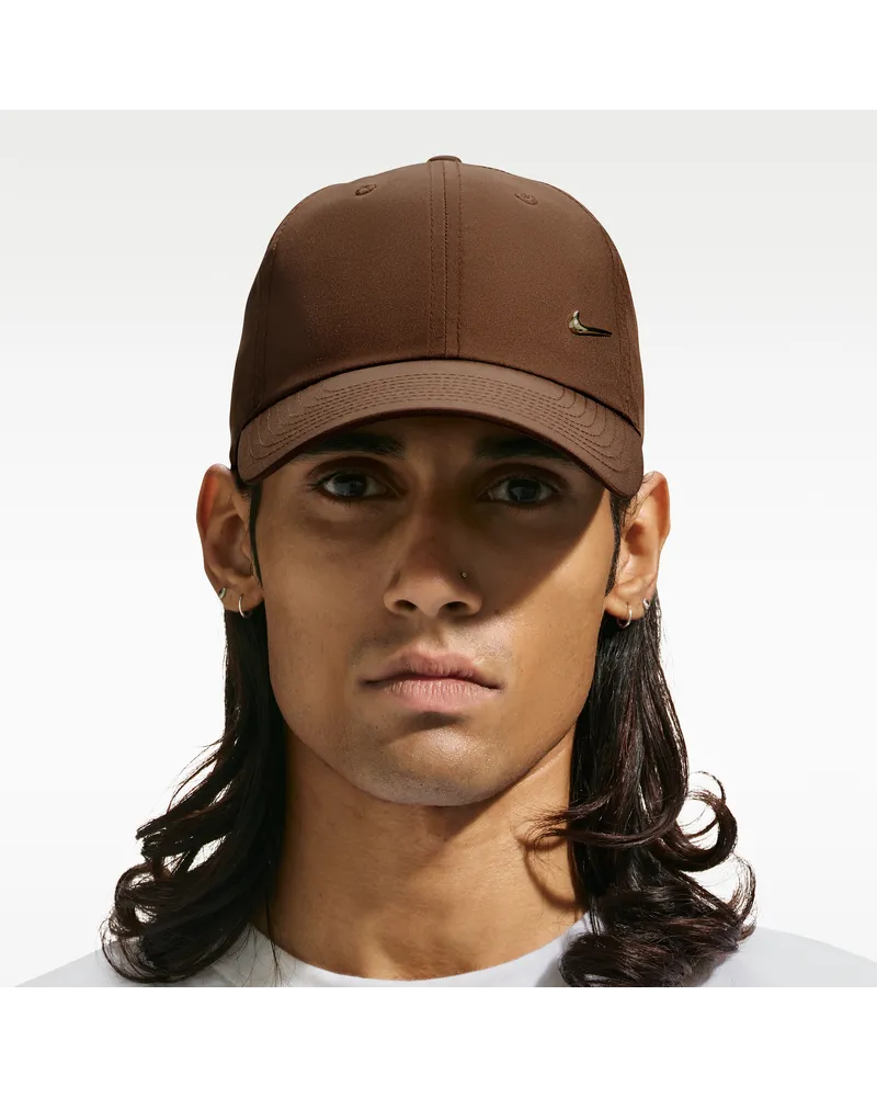Nike Dri-FIT Club unstrukturierte Metall-Swoosh-Cap - Braun Braun