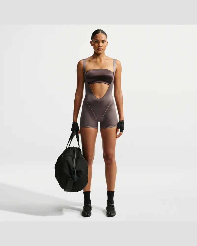 Nike SKIMS Satin Shine Shorts Suspender (7,5 cm, Damen) - Braun Braun