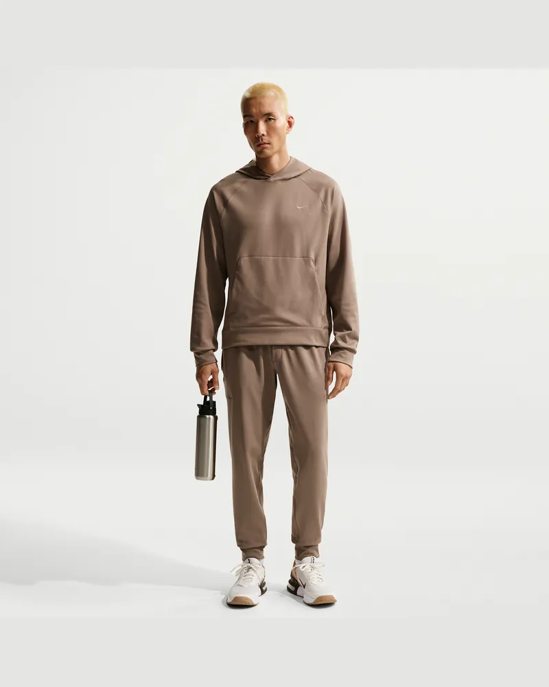 Nike Primary NanoKnit Performance Jogger mit Dri-FIT und UV-Schutz für Herren - Braun Braun