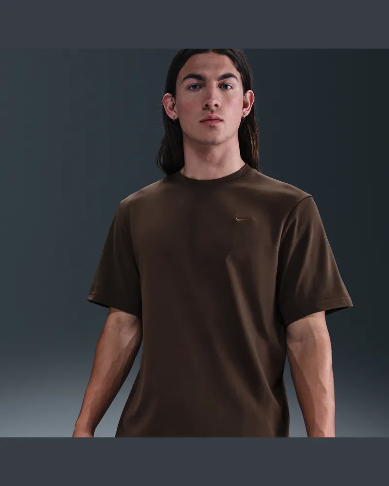 Nike Primary vielseitiges Nike Dri-FIT Kurzarm-Oberteil für Herren - Braun Braun
