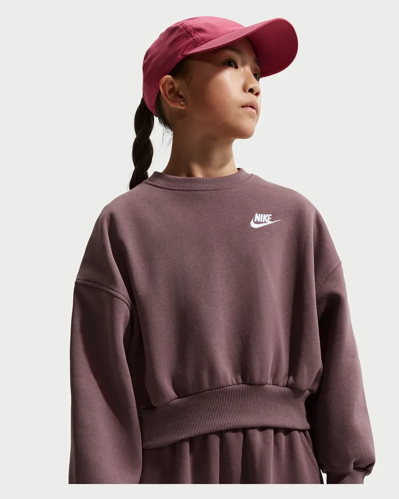 Nike Club Fleece-Sweatshirt mit Rundhalsausschnitt und kastiger Passform (Mädchen) - Lila Lila