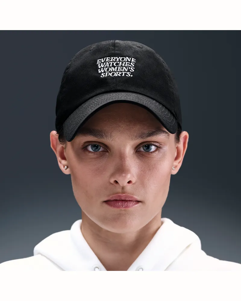 Nike Everyone Watches Women's Sports™  by TOGETHXR Cap - Schwarz Schwarz