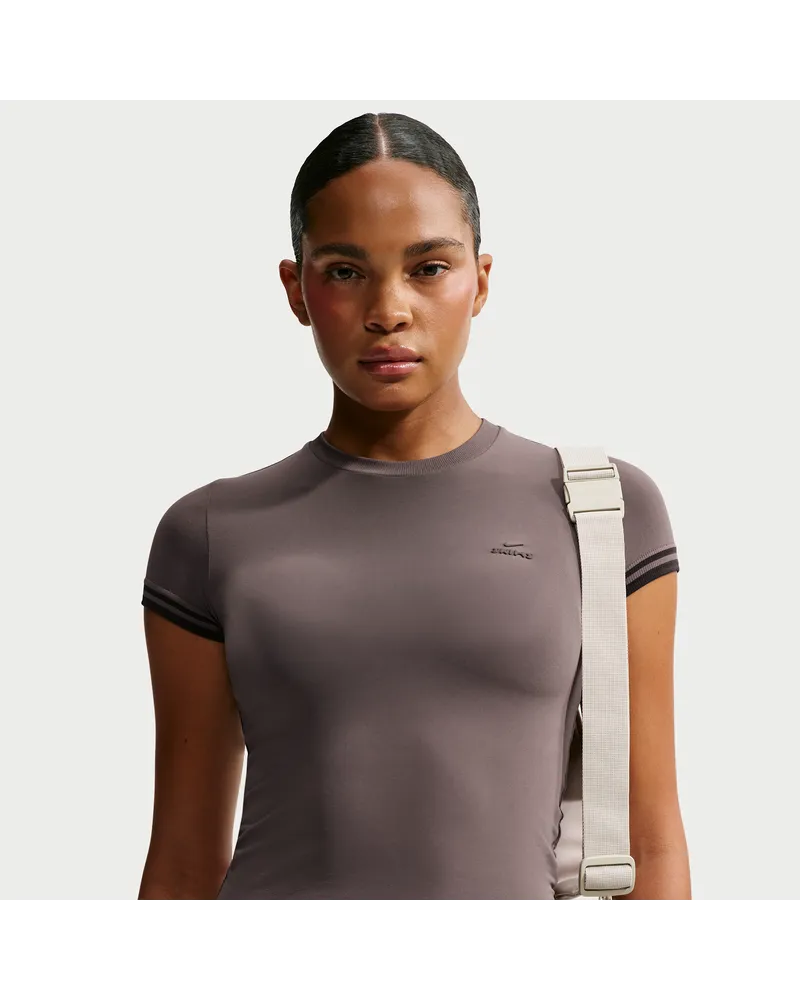 Nike SKIMS Stretch Knit verkürztes Oberteil mit Rundhalsausschnitt (Damen) - Braun Braun