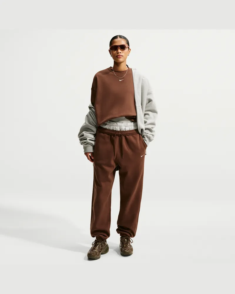 Nike Studio Fleece Oversize-Hose aus mittelschwerem Material mit hohem Bund und Bündchen (Damen) - Braun Braun