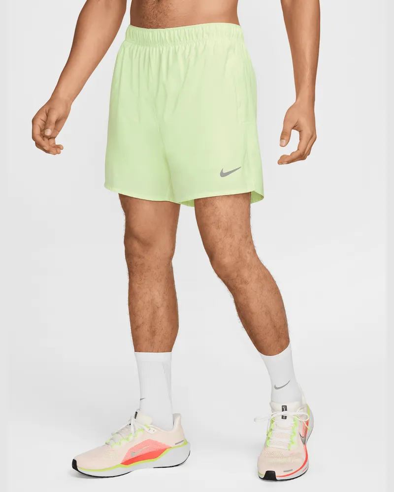 Nike Challenger vielseitige 2-in-1-Shorts mit Dri-FIT-Technologie (Herren, ca. 13 cm) - Gelb