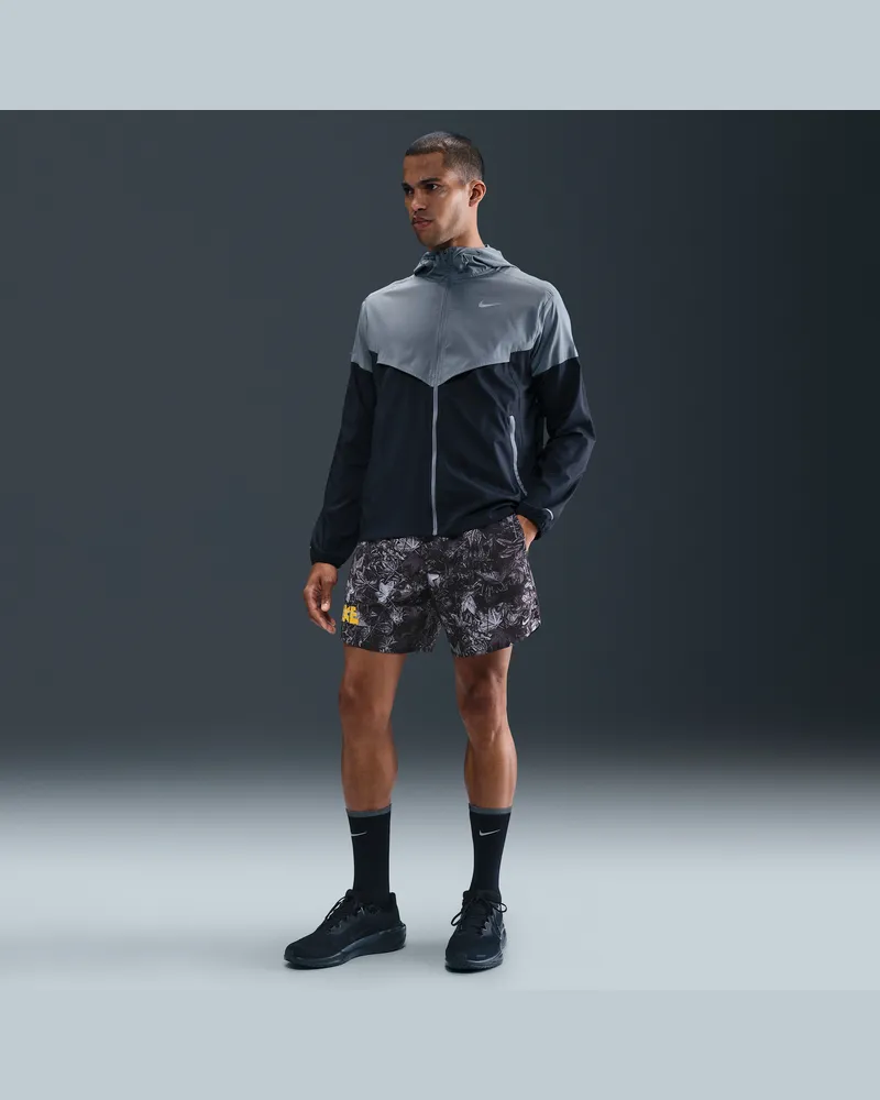 Nike Stride Laufshorts mit Innenslip, Print und Dri-FIT-Technologie (Herren, ca. 18 cm) - Schwarz Schwarz