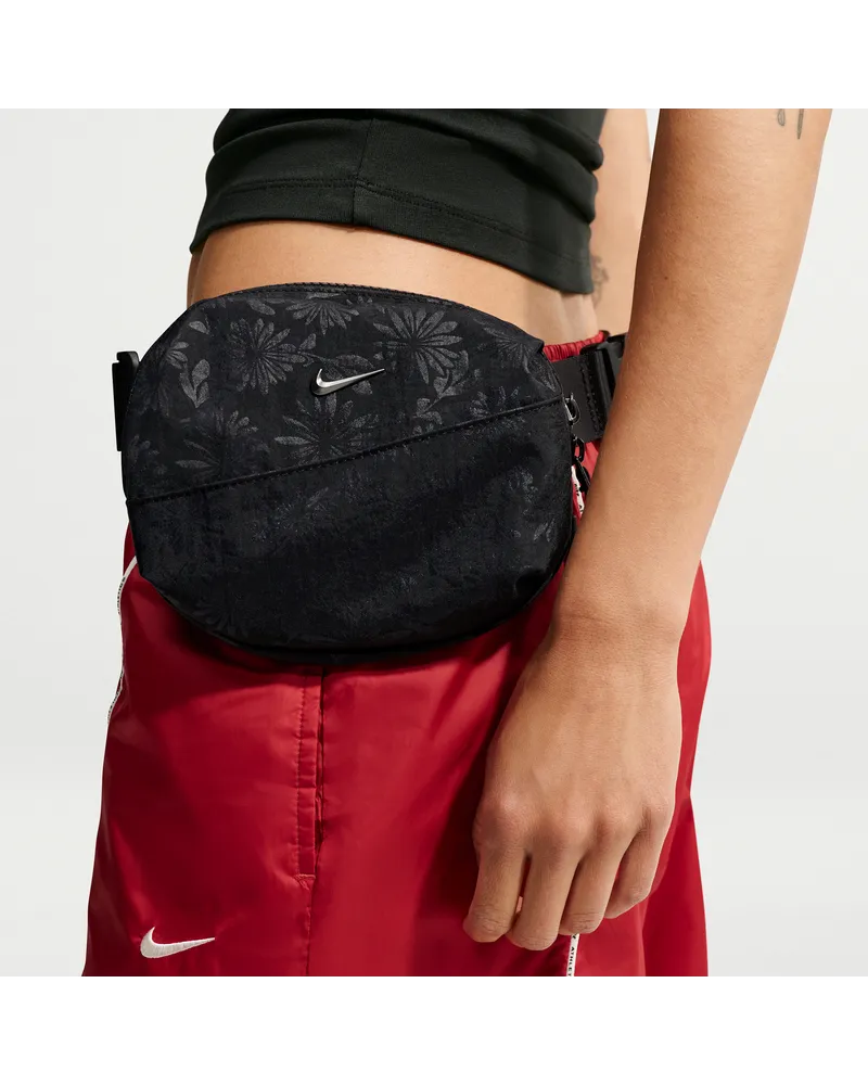 Nike Aura Hüfttasche mit Blumenmuster (2 l) - Schwarz Schwarz
