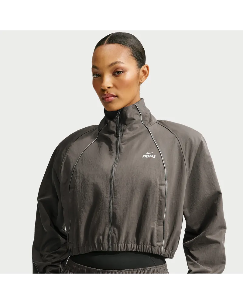 Nike SKIMS Crunchy Nylon verkürzte Jacke (Damen) - Schwarz Schwarz