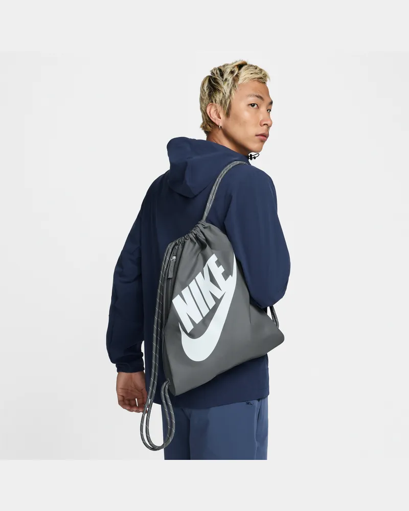 Nike Heritage Tasche mit Kordelzug (13 l) - Grau Grau