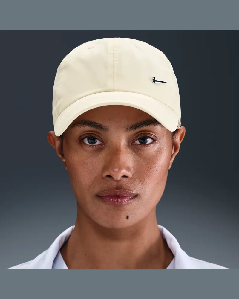 Nike Dri-FIT Club unstrukturierte Metall-Swoosh-Cap - Braun Braun