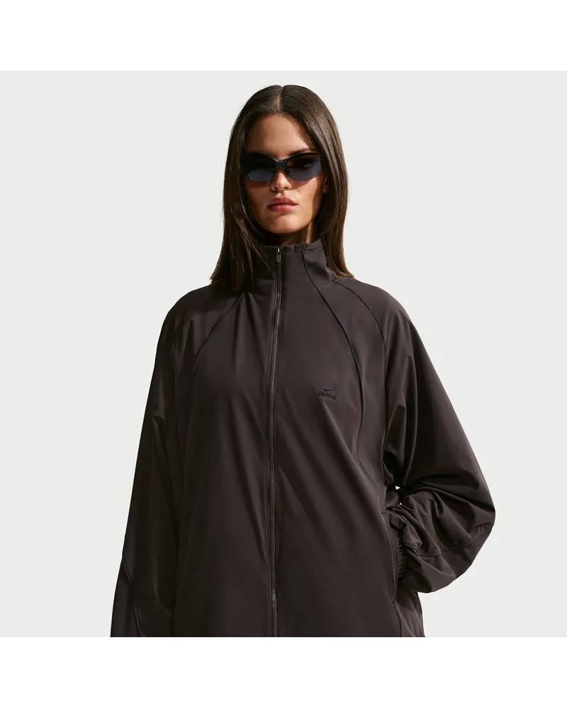 Nike SKIMS Stretch Nylon Oversize-Jacke (Damen) - Braun Braun