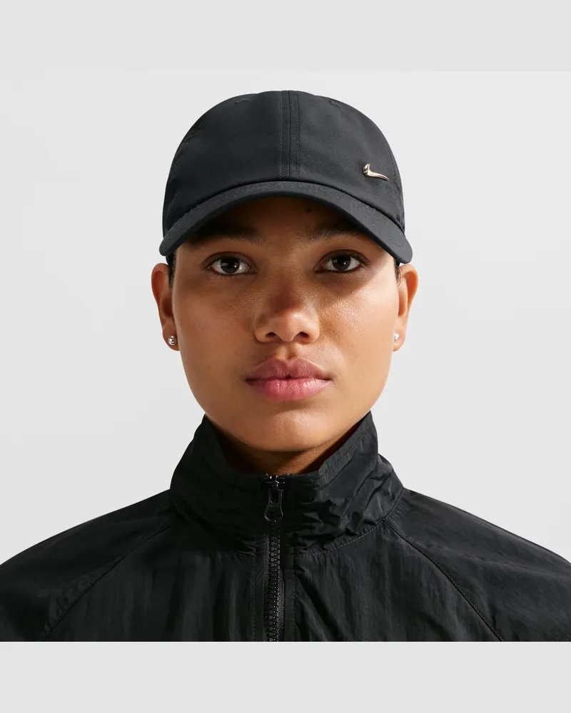 Nike Dri-FIT Club unstrukturierte Metall-Swoosh-Cap - Schwarz Schwarz