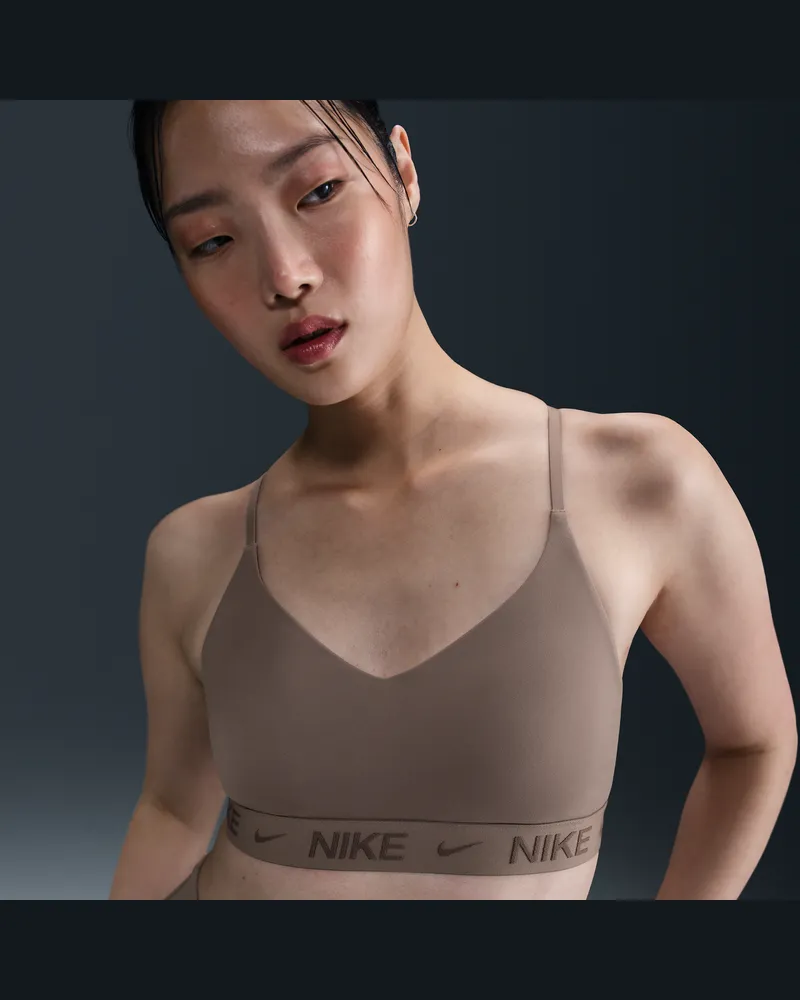 Nike Indy Sport-BH mit leichtem Halt, Polster und verstellbarer Passform - Braun Braun