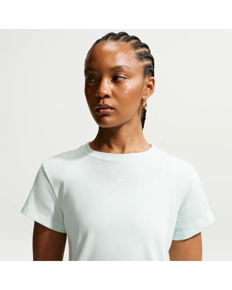 Nike Geripptes Kurzarm-T-Shirt mit enger Passform (Damen) - Grün Grün