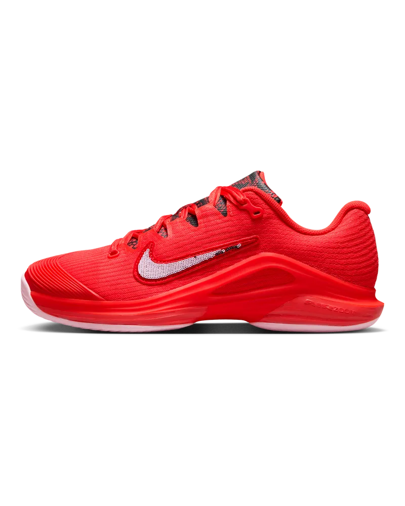 Nike Vapor 12 „Aryna Sabalenka“ Tennisschuh für Hartplätze (Damen) - Rot Rot