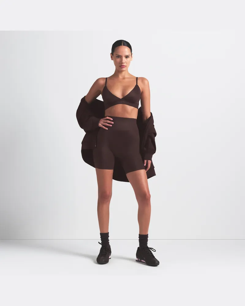Nike SKIMS Shine Bike Shorts für Damen mit hohem Bund, 12,5 cm - Braun Braun