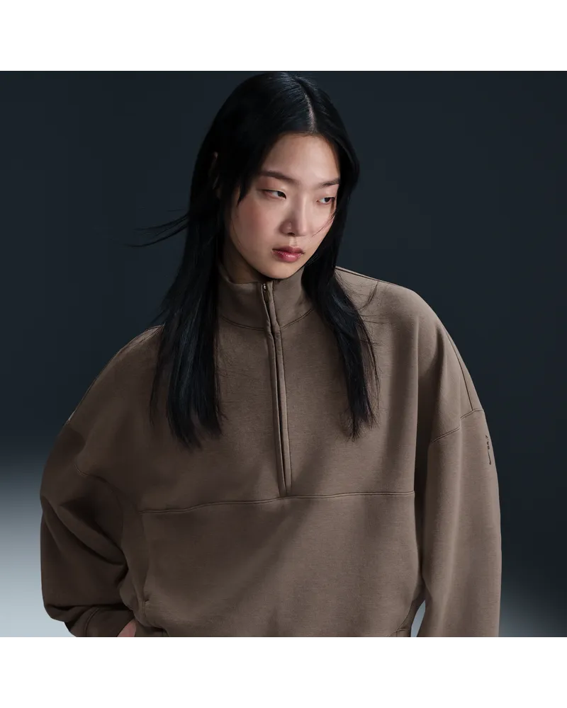 Nike 24.7 ImpossiblySoft Oversize-Oberteil mit Dri-FIT-Technologie und Halbreißverschluss (Damen) - Braun Braun