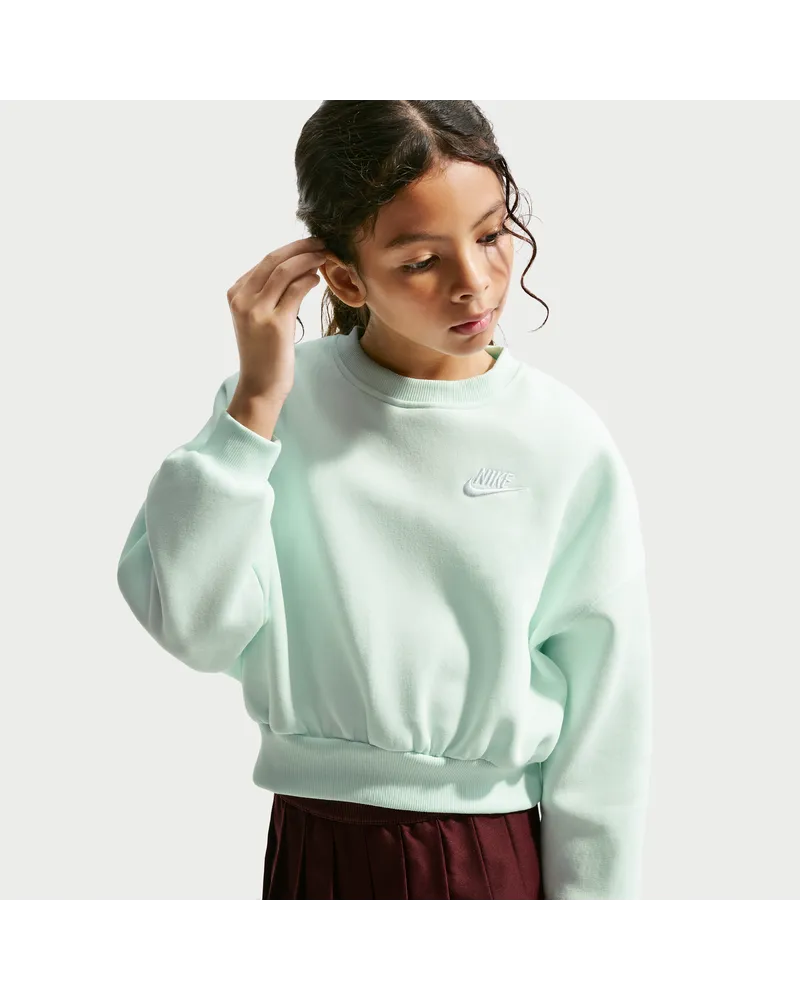 Nike Club Fleece-Sweatshirt mit Rundhalsausschnitt und kastiger Passform (Mädchen) - Grün Grün