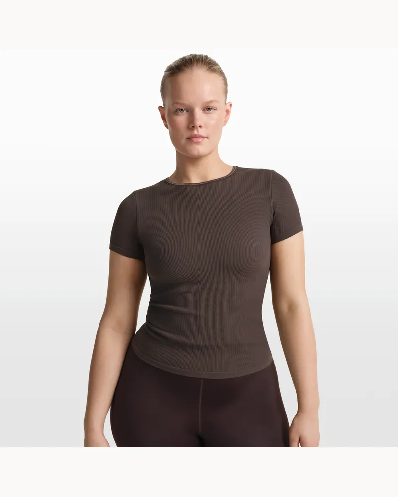 Nike SKIMS Kurzarm-Oberteil aus nahtlosem Rippmaterial (Damen) - Braun Braun