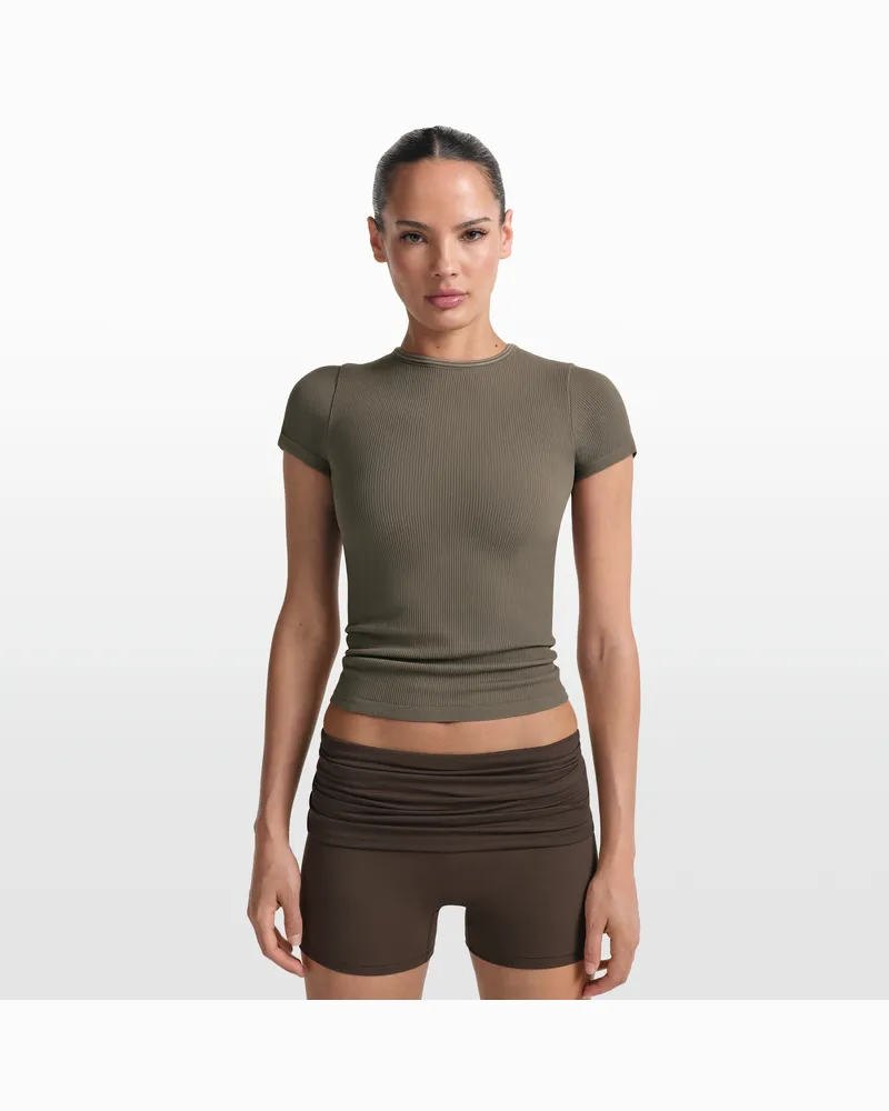 Nike SKIMS Kurzarm-Oberteil aus nahtlosem Rippmaterial (Damen) - Braun Braun