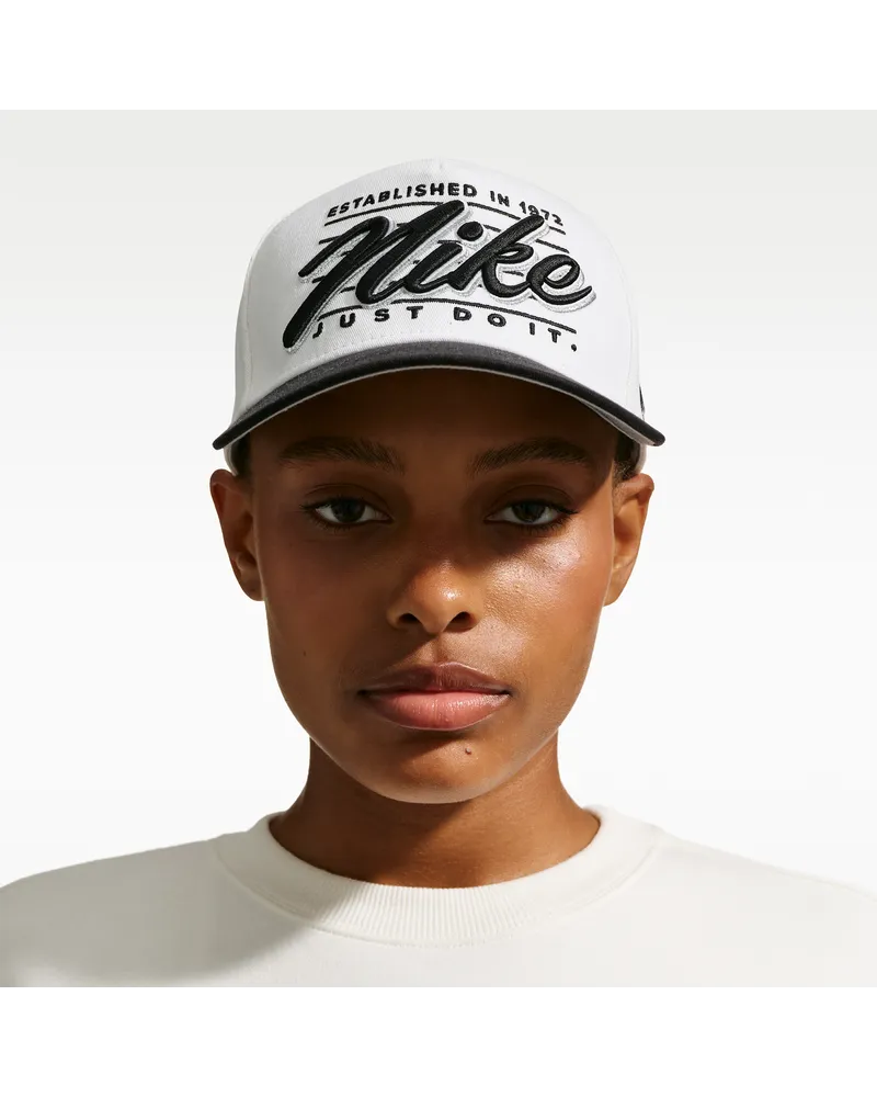 Nike Rise strukturierte Cap in A-Form - Weiß Weiß