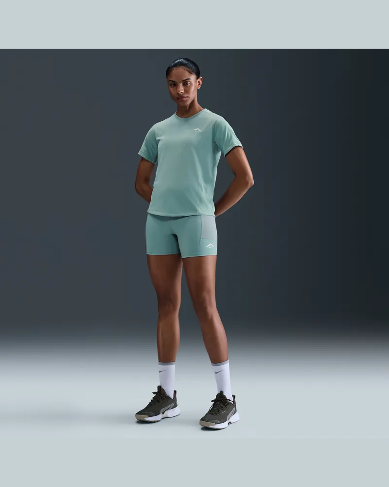 Nike Trail eng anliegende Dri-FIT Laufshorts (ca. 10 cm) mit hohem Bund (Damen) - Grün Grün