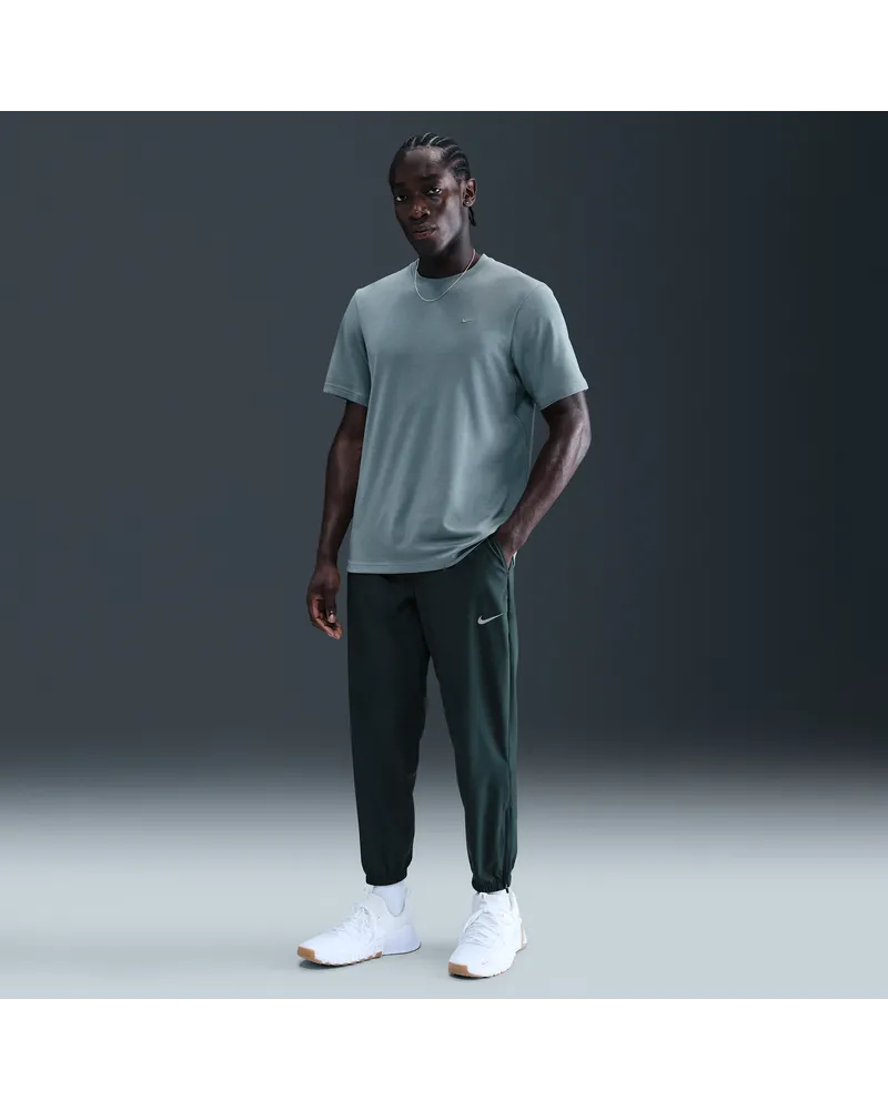 Nike Form vielseitige Hose mit schmal zulaufender Passform und für Herren - Grün Grün