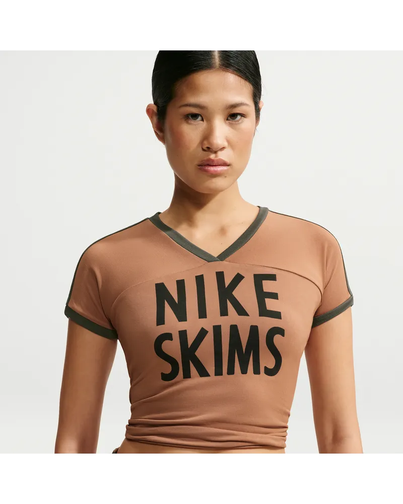 Nike SKIMS Stretch Knit Kurzarm-Oberteil mit V-Ausschnitt (Damen) - Braun Braun