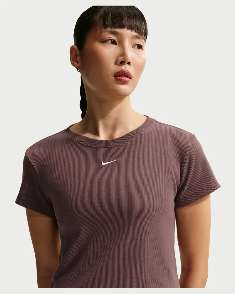 Nike Geripptes Kurzarm-T-Shirt mit enger Passform (Damen) - Lila Lila
