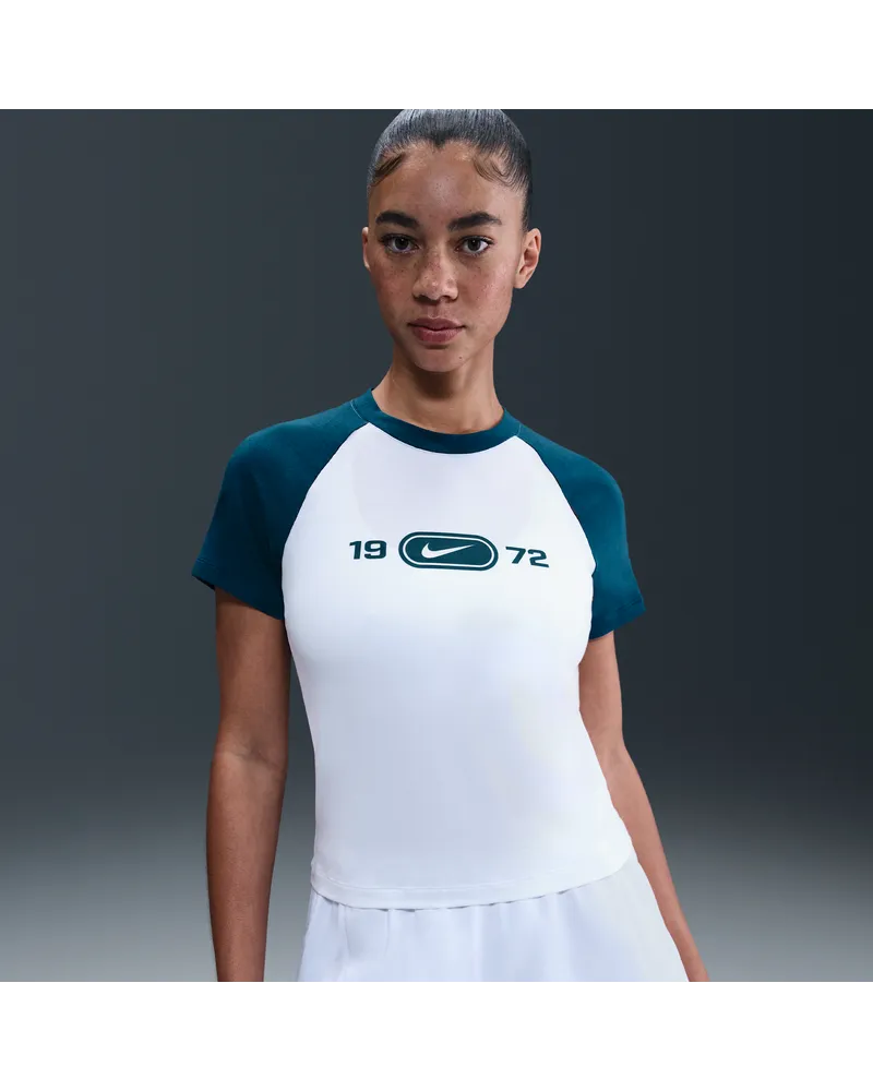 Nike Sportswear Chill Knit schmal geschnittenes T-Shirt mit Grafik (Damen) - Weiß Weiß