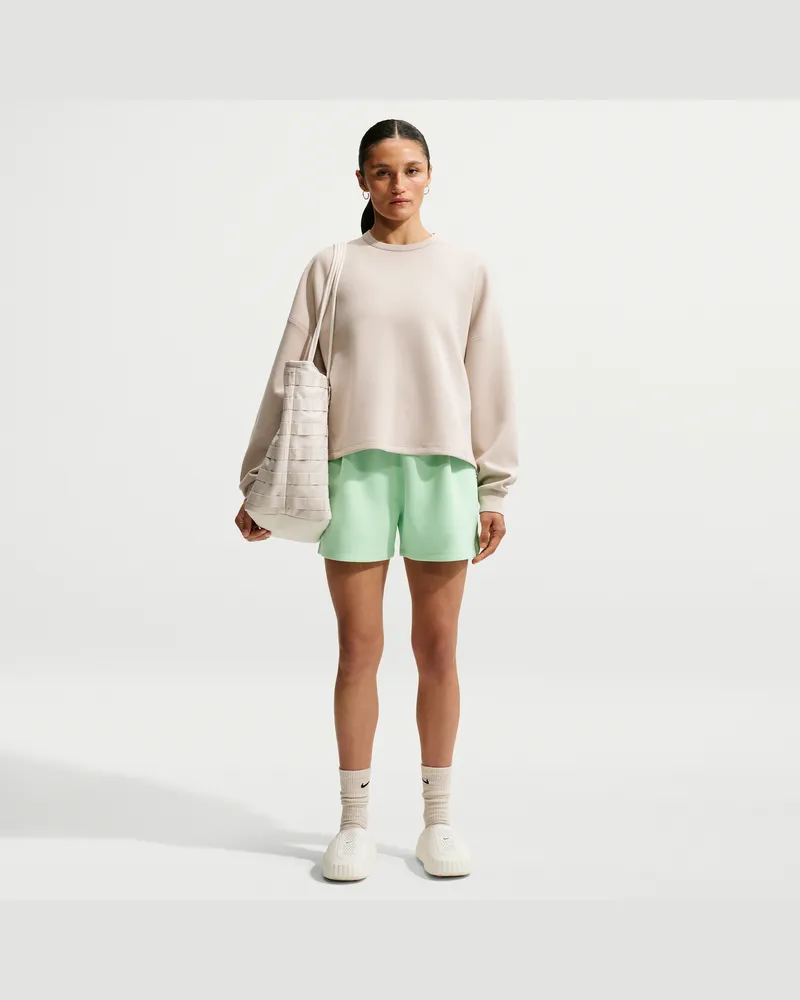 Nike 24.7 ImpossiblySoft weite Shorts mit mittelhohem Bund und Dri-FIT-Technologie (ca. 10 cm) (Damen) - Grün Grün