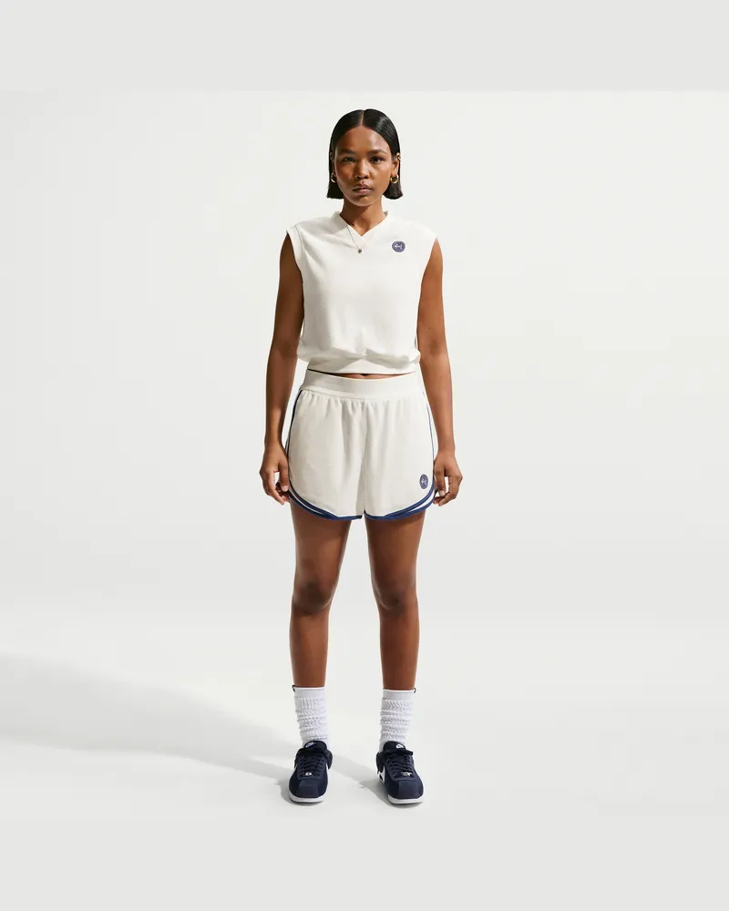 Nike Chill Terry Shorts mit mittelhohem Bund (Damen) - Weiß Weiß