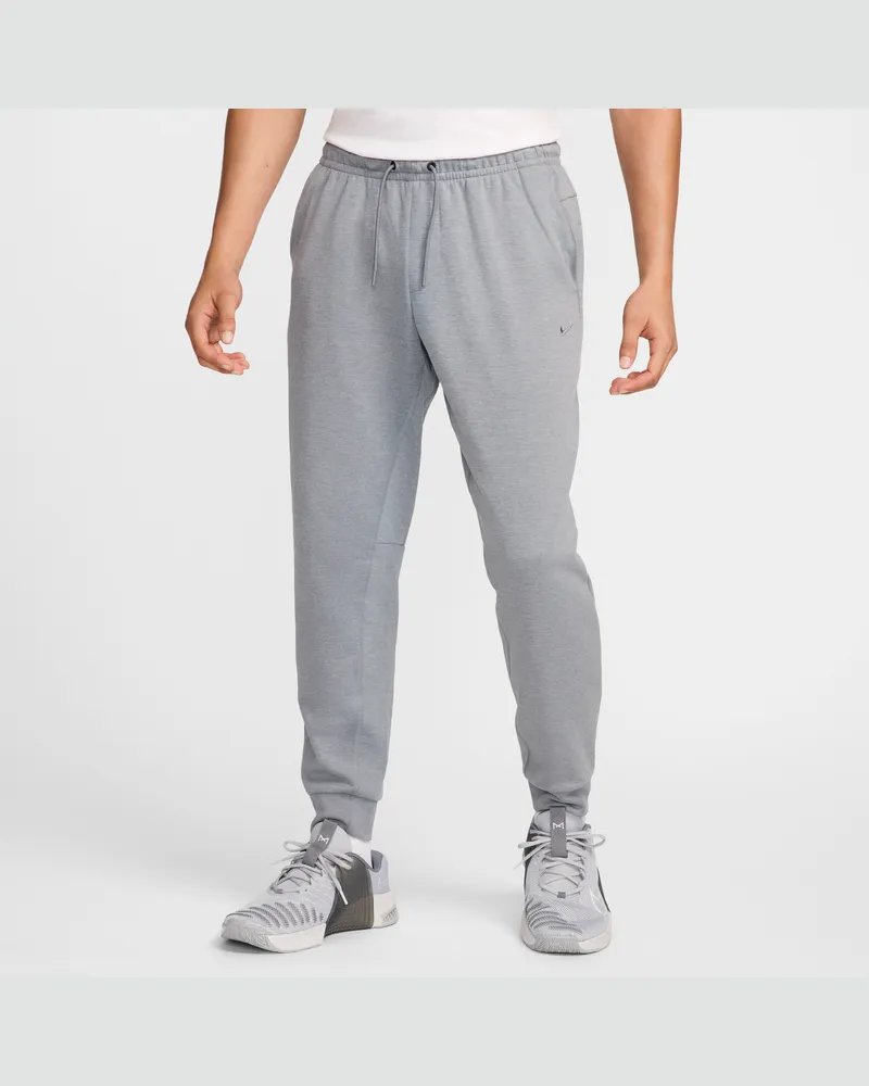 Nike Primary Fleece UV Performance Jogger mit Dri-FIT-Technologie (Herren) - Grau Grau