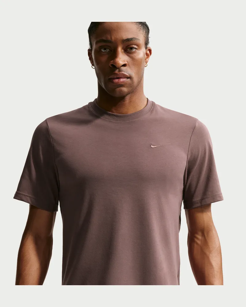 Nike Primary vielseitiges Nike Dri-FIT Kurzarm-Oberteil für Herren - Lila Lila