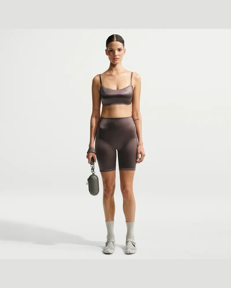 Nike SKIMS Satin Shine Bike-Shorts mit mittelhohem Bund (ca. 18 cm, Damen) - Braun Braun