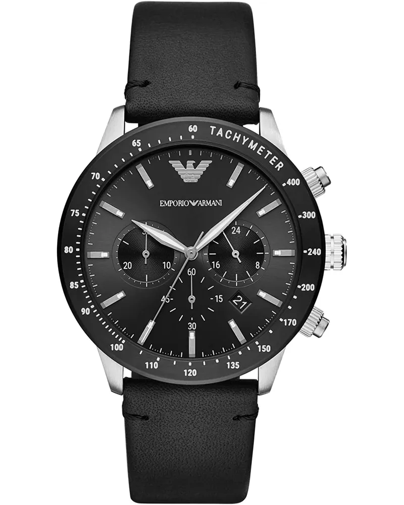 Emporio Armani Diese  Mario Chronograph Uhr für  Herren ist das perfekte Accessoire zum tragen oder verschenken. Ihr Silber 43 mm Rund Gehäuse kombiniert mit dem bequemen Schwarz Armband aus  Leder garantiert, dass Sie diese atemberaubende Uhr kompromisslos genießen werden. Angetrieben von einem hochwertigen Quarz Uhrwerk und wasserdicht bis 3 bars, läuft Ihre Uhr stets weiter. Diese klassische uhr gibt mit ihrem Lederarmband , ein angenehmes Tragegefühl und passt zu jedem Anlass -Diese Analog Uhr verfügt über eine Kalenderfunktion: Datum, Stoppuhr, 24-Stunden-Anzeige, Leuchtzeiger, Tachymeter Diese hochwertige Uhr hat ein Schwarz Leder Band ( 21 cm Länge und 21 mm Breite) mit einer Dornschließe Gehäusedurchmesser: 43 mm,Gehäuse Höhe: 11 mm, Gehäusefarbe: Silber, Zifferblattfarbe: Schwarz Schwarz
