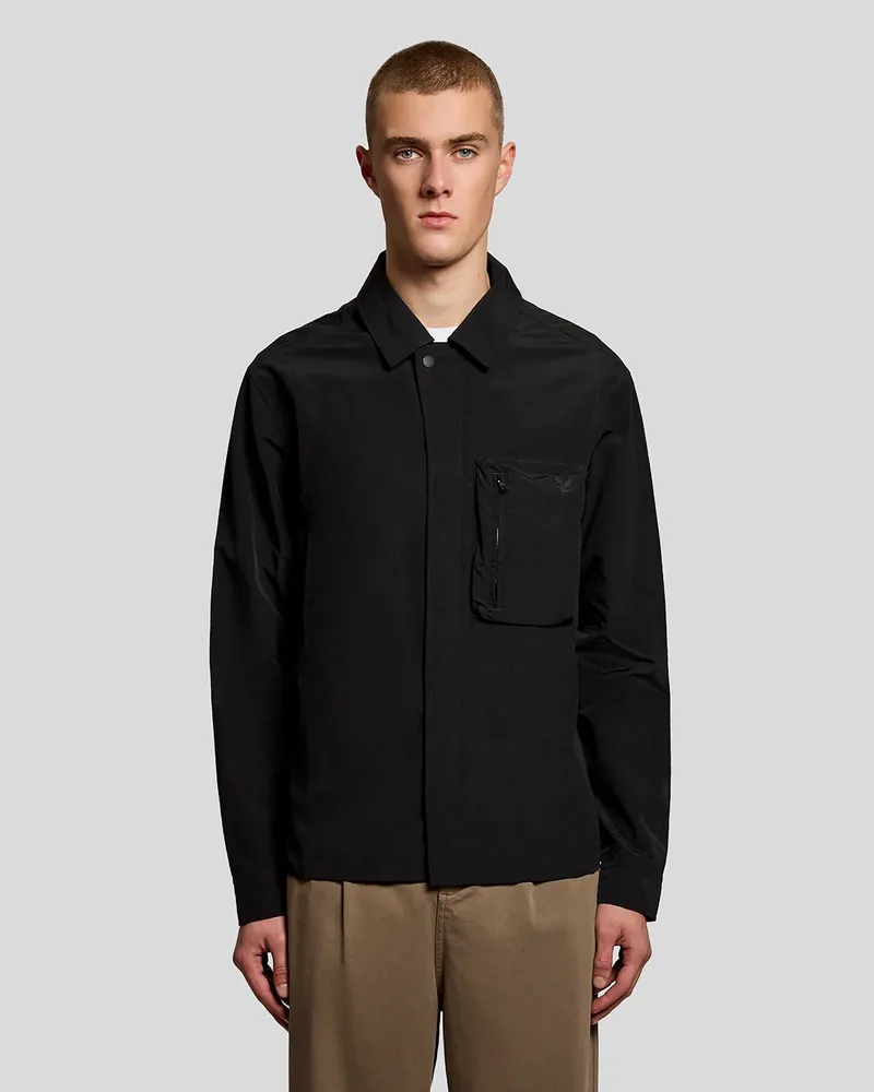 Lyle & Scott Leichte Utility-Taschen-Übershirt Schwarz