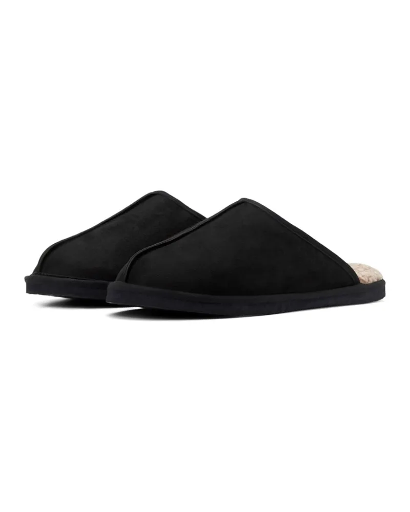 Jack & Jones Warme Hausschuhe von der Marke . Die Hausschuhe sind mit Kunstpelz gefüttert, wodurch sie herrlich warm und angenehm zu tragen sind.  Marke: Jack & JonesModellname: Dudely Microfibre SlippersKategorie: Herren-PantoffelnMaterialien: PolyesterFarbe: schwarz Schwarz