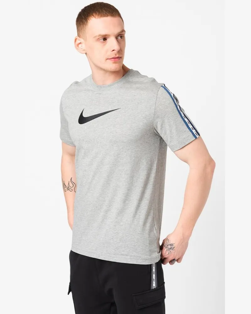 Nike Sportswear Repeat T-Shirt Club in Grau Grau