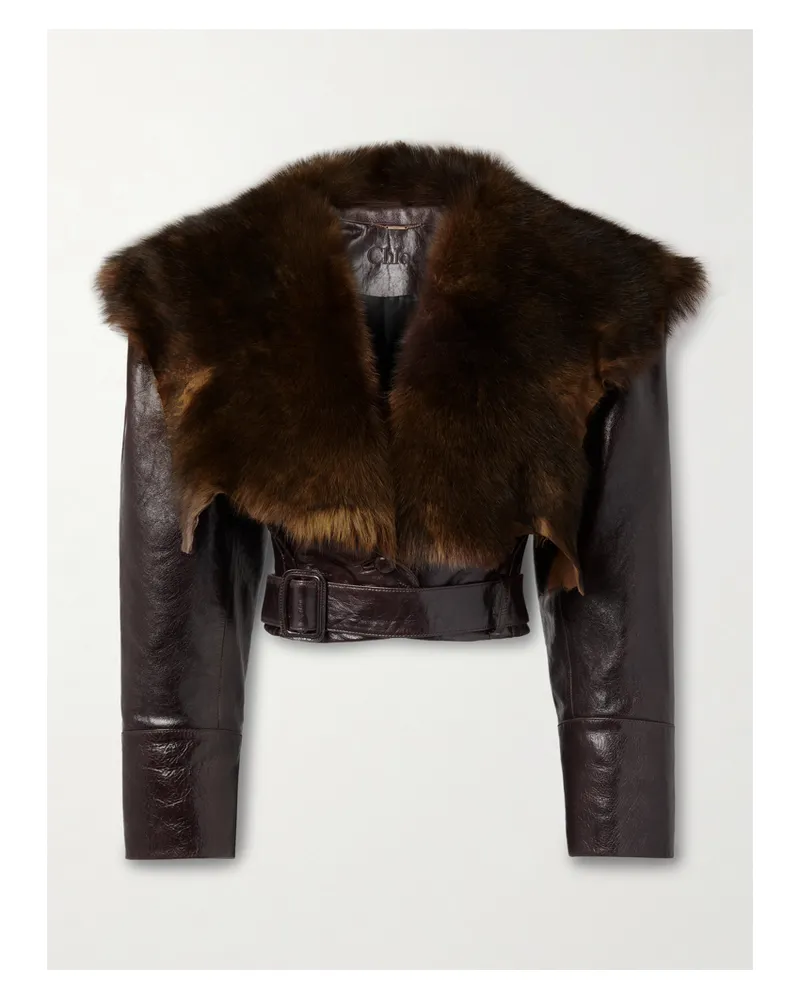 Chloé Verkürzte Jacke Aus Glanzleder Mit Shearling-besatz Und Gürtel - Braun Braun