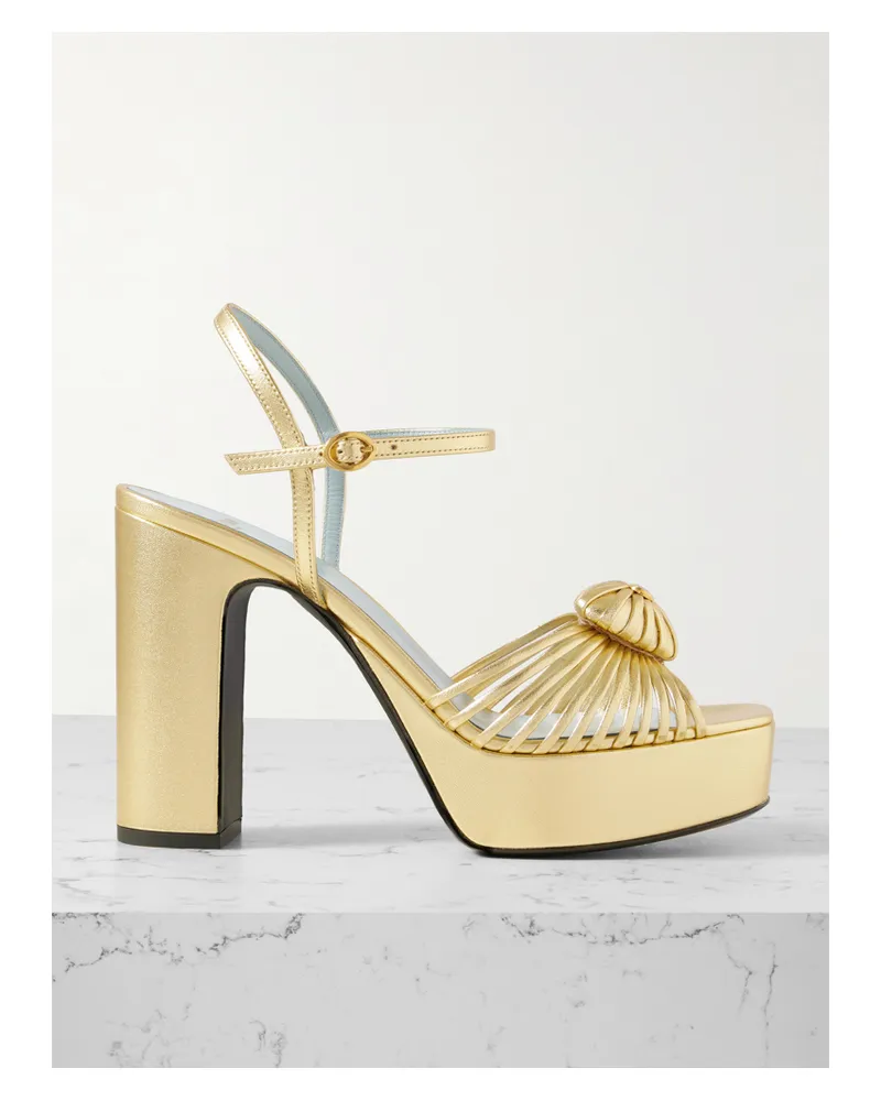 Valentino Garavani Sandalen Aus Metallic-leder Mit Plateau Und Verzierung - Gold Gold
