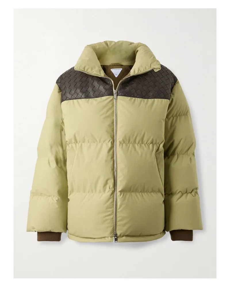 Bottega Veneta Gesteppte Daunenjacke Aus Baumwoll-shell Mit Intrecciato-lederbesatz - Grün Grün
